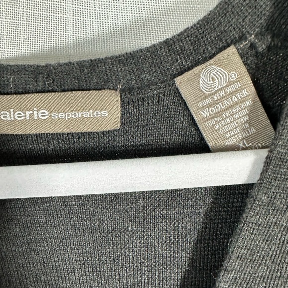 Women’s gray wool sweater vest minimal merino wool. - Picture 3 of 4